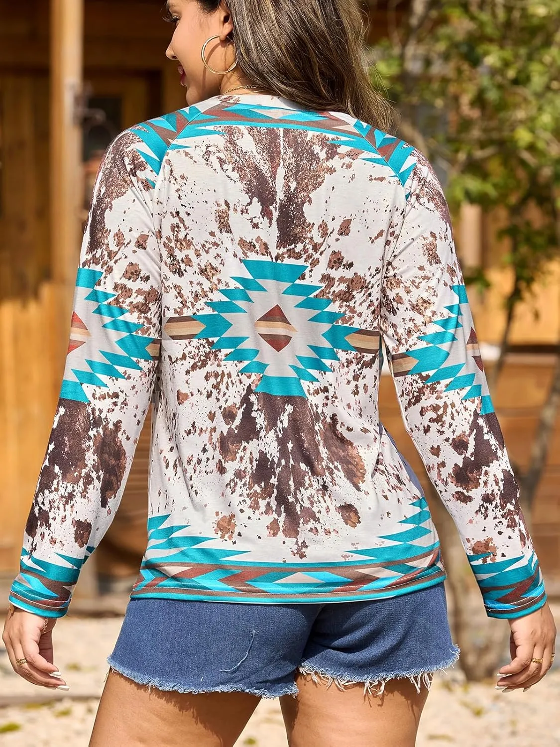 Womens Long Sleeve T Shirts Aztec Cow Print Western Henley Tops Ladies Graphic Tees Casual V Neck Loose Fit Blouse